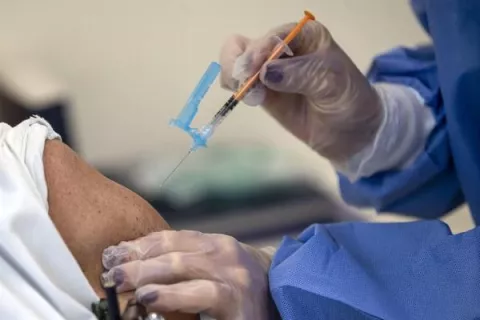 OMS recomienda no mezclar dosis de distintas vacunas contra la covid-19