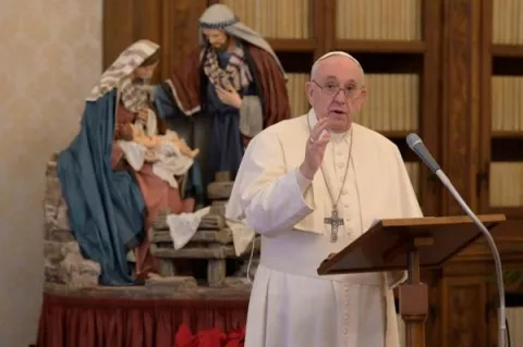 Papa Francisco critica que la gente se vaya de vacaciones sin cumplir restricciones para contener el coronavirus