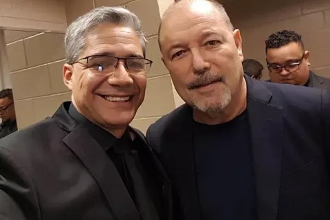 Rubén Blades se despide de su amigo y colega Carlos Pérez-Bidó, músico de la Orquesta de Roberto Delgado
