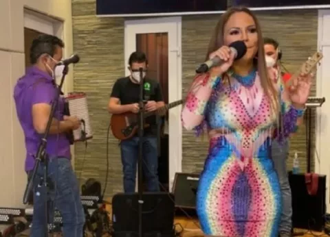 Samy y Sandra Sandoval: Todo listo para su Tropical Fest, para que se diviertan en casa