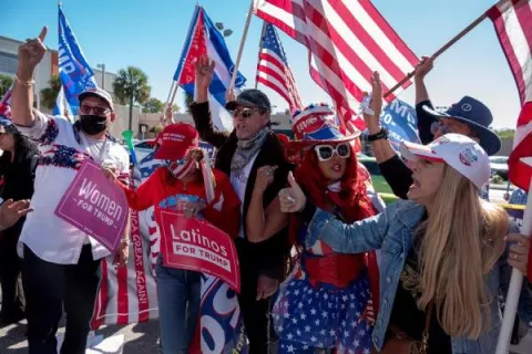Seguidores de Donald Trump se enfrentan a la Policía a las puertas del Congreso