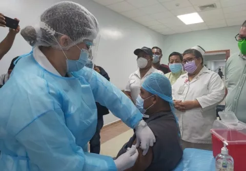 Minsa: 2,728 personas han recibido la vacuna de Pfizer contra la covid-19 en Panamá