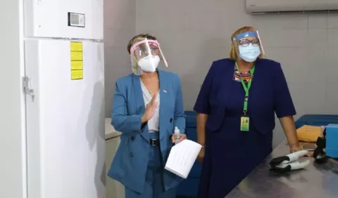 Critican imprecisión sobre cuándo empezará vacunación en el país