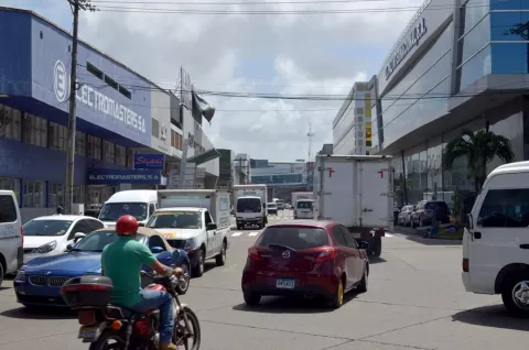Desprendimiento de una estructura externa en la Zona Libre de Colón afecta los servicios de la DMCE