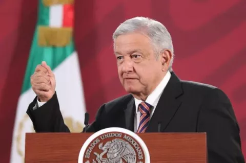Andrés López Obrador "está bien" y seguirá aislado esta semana, dice el Gobierno