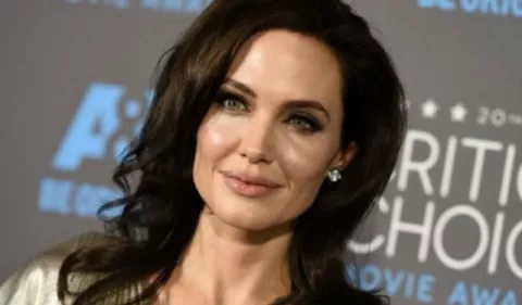Angelina Jolie confesó que le cuesta desempeñarse como una mamá tradicional