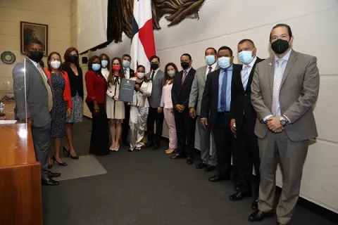La Asamblea Nacional crea el Sistema de Acogimiento Familiar para evitar que menores sean enviados a albergues