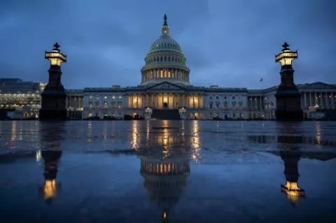 Alertan de posible plan de radicales para volar Capitolio con Joe Biden dentro