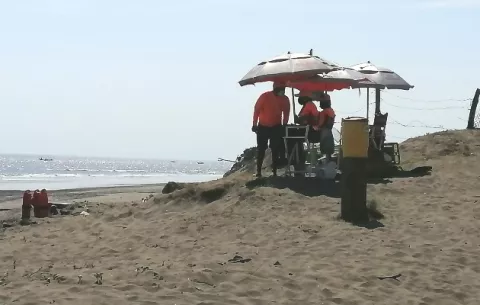 Azuerenses visitan playas y ríos durante el martes de Carnaval