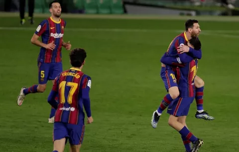 Messi lidera la remontada del Barcelona ante el Betis