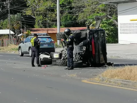 Hombre resulta herido al ser colisionado su vehículo de playa por un pick up en Chame