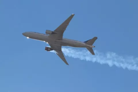 Boeing recomienda suspender vuelos del modelo 777 tras incidente del sábado