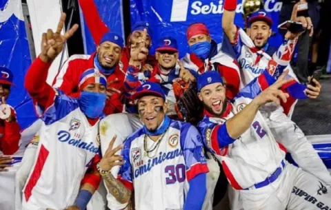 Panameños Johan Camargo y Andy Otero festejan título con las Águilas Cibaeñas