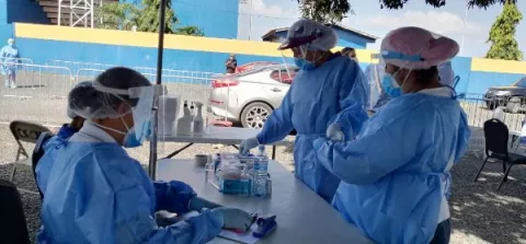 Cifras de casos positivos de la covid-19 en Panamá bajan a 724 y se reportan 26 defunciones 