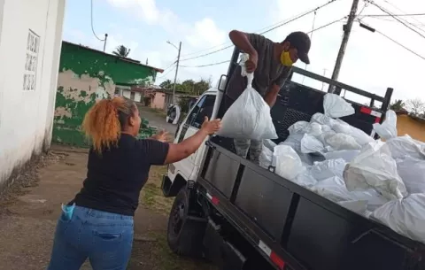 Distribuyen bolsas de comida en comunidades de costa abajo de Colón