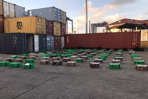 Incautan 3,665 paquetes de droga en 105 maletines en el puerto de Cristóbal, Colón