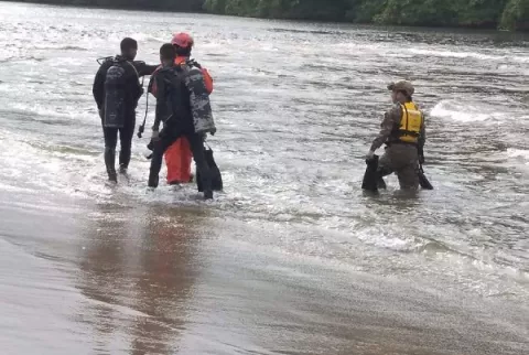 Encuentran el cuerpo de bebé de siete meses que cayó al mar, luego de un naufragio en Colón