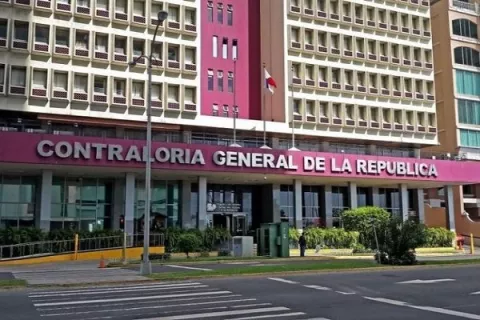 Contraloría retiene vehículo perteneciente al MEF, el conductor estaba bajo efectos del alcohol