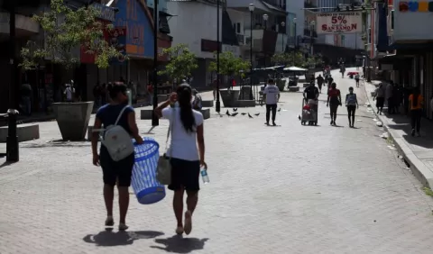 Decreto 71 precisa cómo será movilidad desde el lunes; se eliminan compras por género