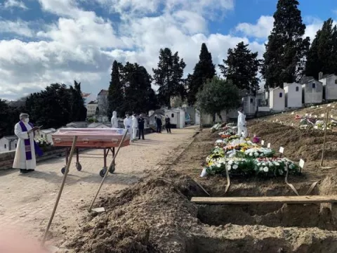 Los sepultureros de Portugal no piensan en desconfinar