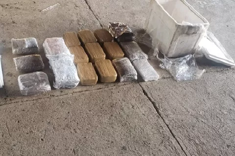 Capturan embarcación con presuntos ilegales y droga en Los Morros, Darién