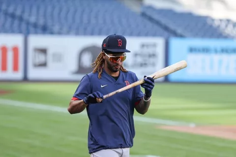 Jonathan Araúz recibe elogios de Alex Cora en los Medias Rojas de Boston