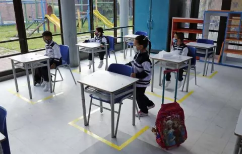 Bogotá reabre de forma gradual y con un modelo mixto sus colegios públicos