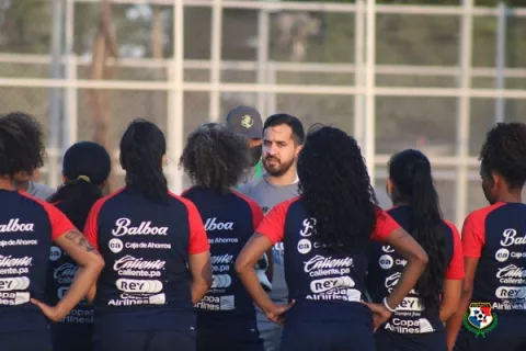 Marta Cox y Kenia Rangel, legionarias para el amistoso ante Guatemala