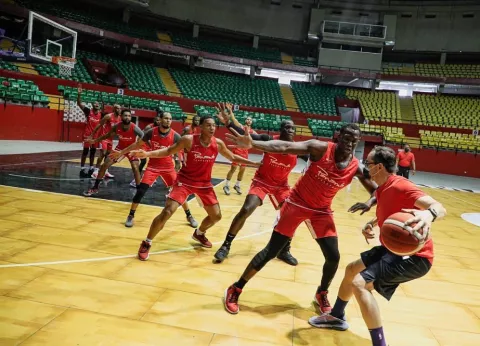Selección de Baloncesto de Panamá se prepara para enfrentar a Brasil y Uruguay