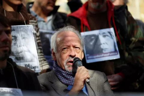 Periodista beneficiario de la "vacunación VIP" en Argentina pide perdón