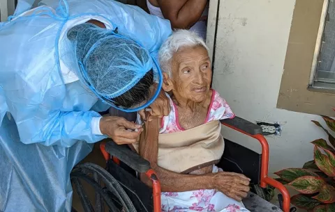 Hospitales privados ponen a disposición sus instalaciones para agilizar vacunación contra la covid-19