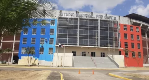 Rod Carew  intenta mostrar su mejor cara y esperan a la afición