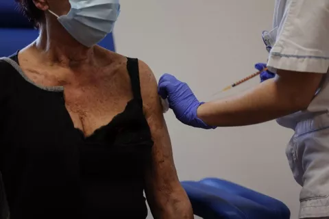 Italia podrá vacunar contra la covid-19 a 10 millones de personas al mes a principios de abril