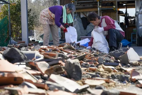 Terremoto en el noreste de Japón deja al menos un centenar de heridos