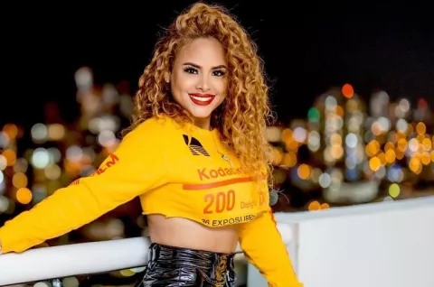 Liza Hernández está de fiesta, llegó a sus 41 años 