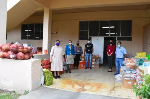 Mides hace entrega de alimentos y víveres al Hogar Bolívar