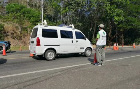 Autoridades niegan el paso hacia Colón a una decena de vehículos por incumplir normas sanitarias