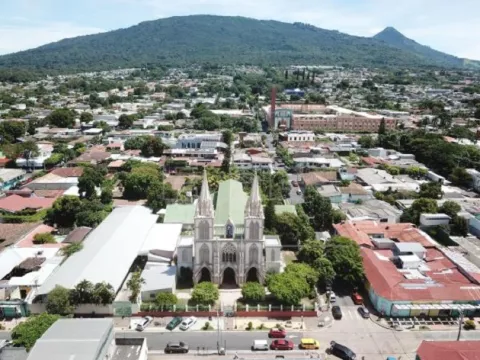 Moody's cambia la perspectiva de El Salvador a negativa