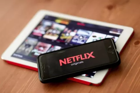 Netflix aplasta a HBO en la carrera por los Globos de Oro televisivos