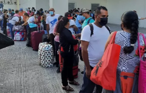 Sale de Panamá el primer grupo de nicaragüenses varados por la pandemia desde 2021