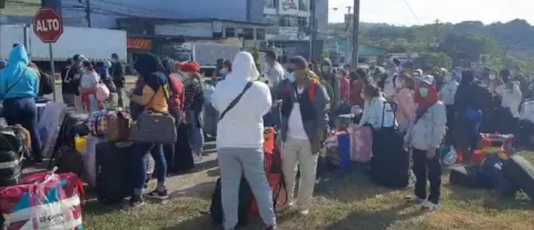 De los más de 350 nicaragüenses, no todos lograron cruzar la frontera en Paso Canoas 