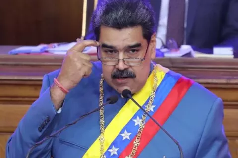 Nicolás Maduro dice que Jair Bolsonaro evita una reunión con él porque le tiene miedo