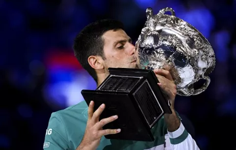 Novak Djokovic lo vuelve a hacer: Derrota a Medvedev y gana su noveno Abierto de Australia