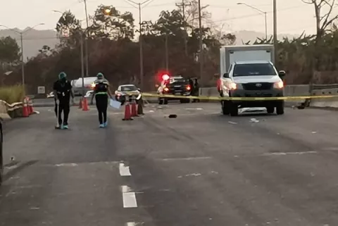 Adulto mayor muere atropellado por un camión en la Autopista Arraiján-La Chorrera 