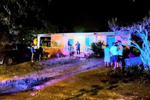 En Santa Rita de La Chorrera ultiman a tres miembros de una familia y una menor logra escapar