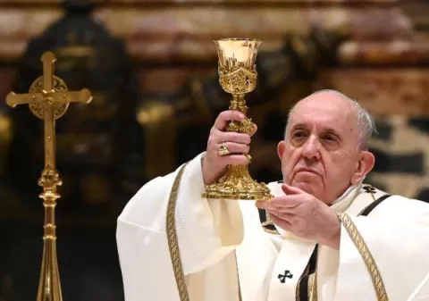 El papa recibió la segunda dosis de la vacuna y está inmunizado