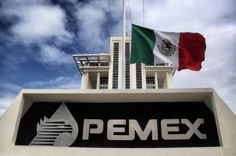 Pemex sufre "peor crisis de su historia" al perder $21,417 millones