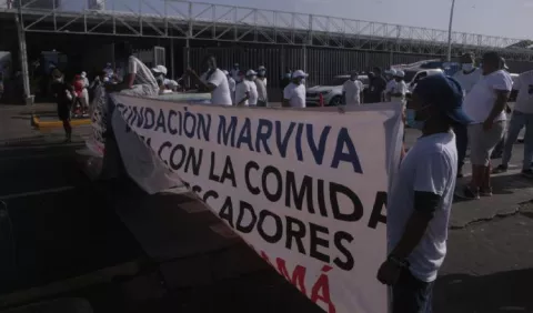 Pescadores muestran su descontento con sanciones y reciben apoyo de diputados