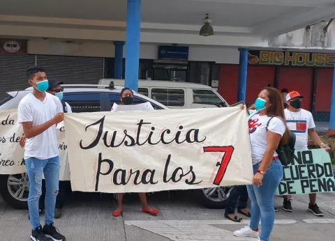 Familiares de las víctimas de la 'Masacre del búnker de Espinar' salen a la calle a pedir justicia