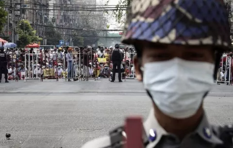 Represión de las protestas contra el golpe de Estado en Birmania cobra su primera víctima mortal